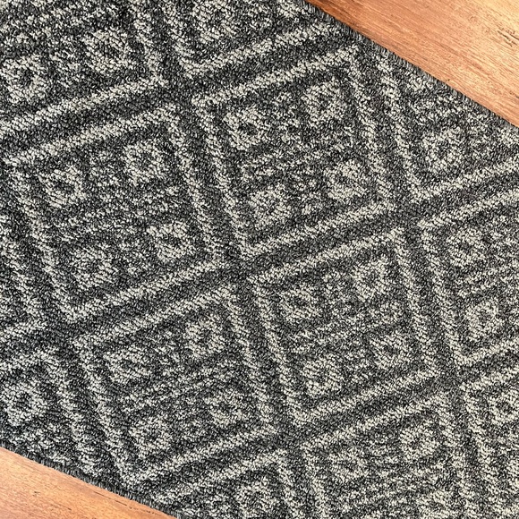 New Rug - Picture 2 of 6